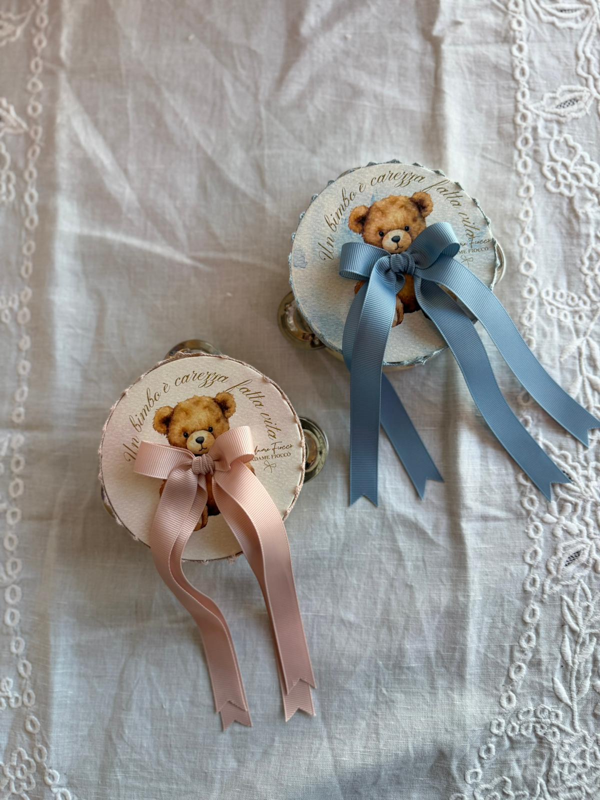 Tamburella Teddy Un bimbo e' carezza fatta vita - 2 varianti - diam 10 cm - Madame Fiocco
